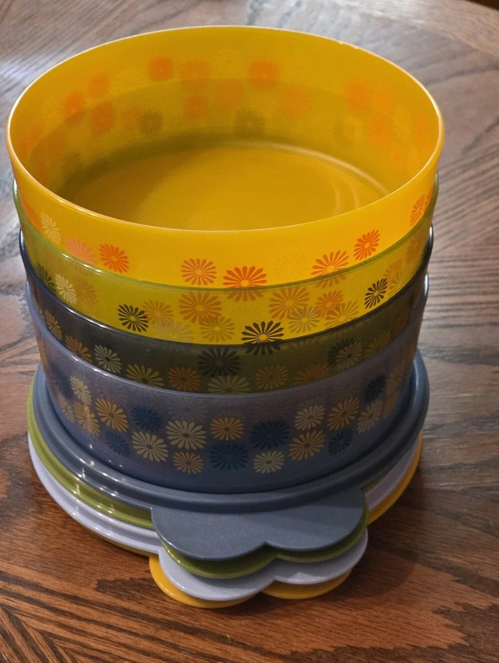 TUPPERWARE 3 CUP BIG WONDERS BOWLS/4